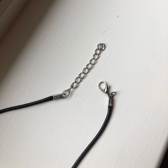 NEW  Shark Tooth Leather Choker/Necklace - Picture 4 of 8